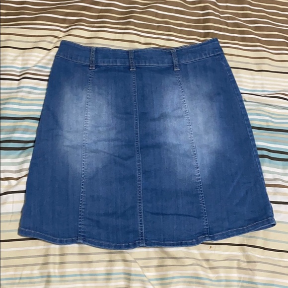 Buttoned Denim Skirt - Picture 2 of 2